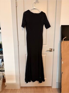 Elegant Black Lace Maxi Dress with Short Sleeves